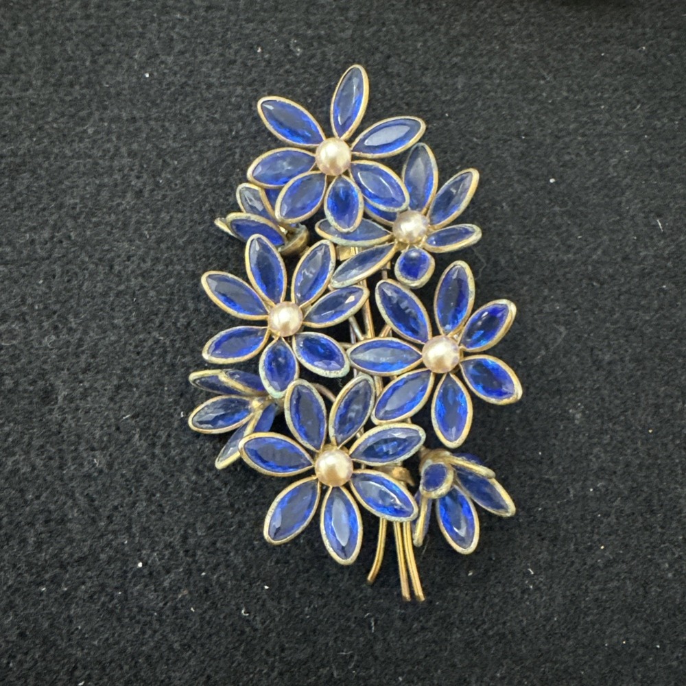 Stunning Rare Early Trifari Gripoix Glass Brooch Cobalt & Pearl Floral Fur Clip